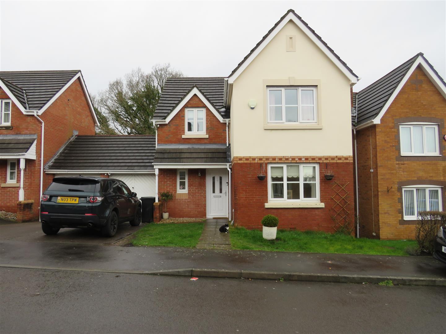 Maenol Glasfryn, Llangennech, Llanelli, Carms, SA14 8SJ Property for